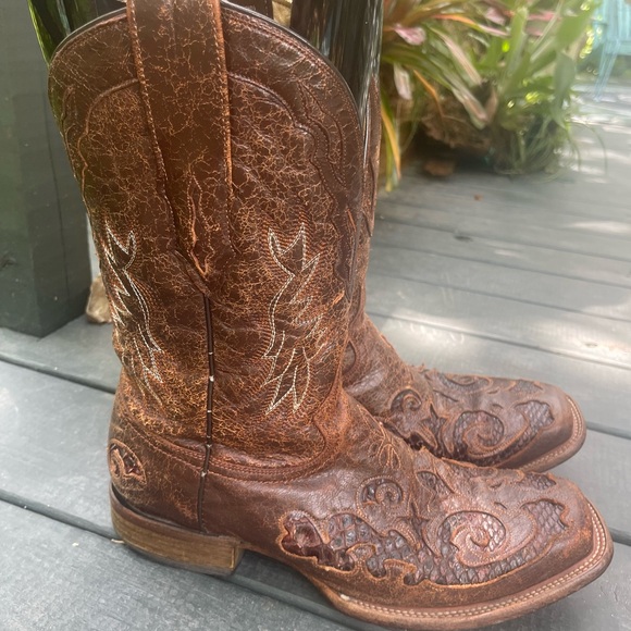 Corral Brown Vintage Western Boots with Embroidered Detailing - Picture 2 of 9